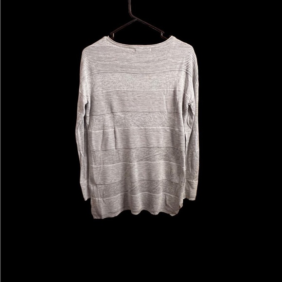 romeo & Juliet Couture, women’s gray tunic sweater, size small - Picture 2 of 7